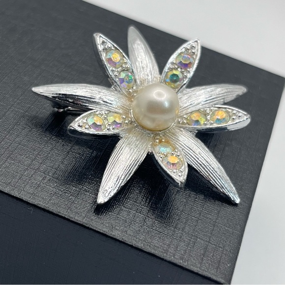 Emmons VTG 70's AB Crystal Pearl Starburst Flower Silver Signed 1.5" - Picture 2 of 7